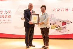 賀本公司王玉杯總經理榮膺台北醫學大學「105學年度傑出校友」