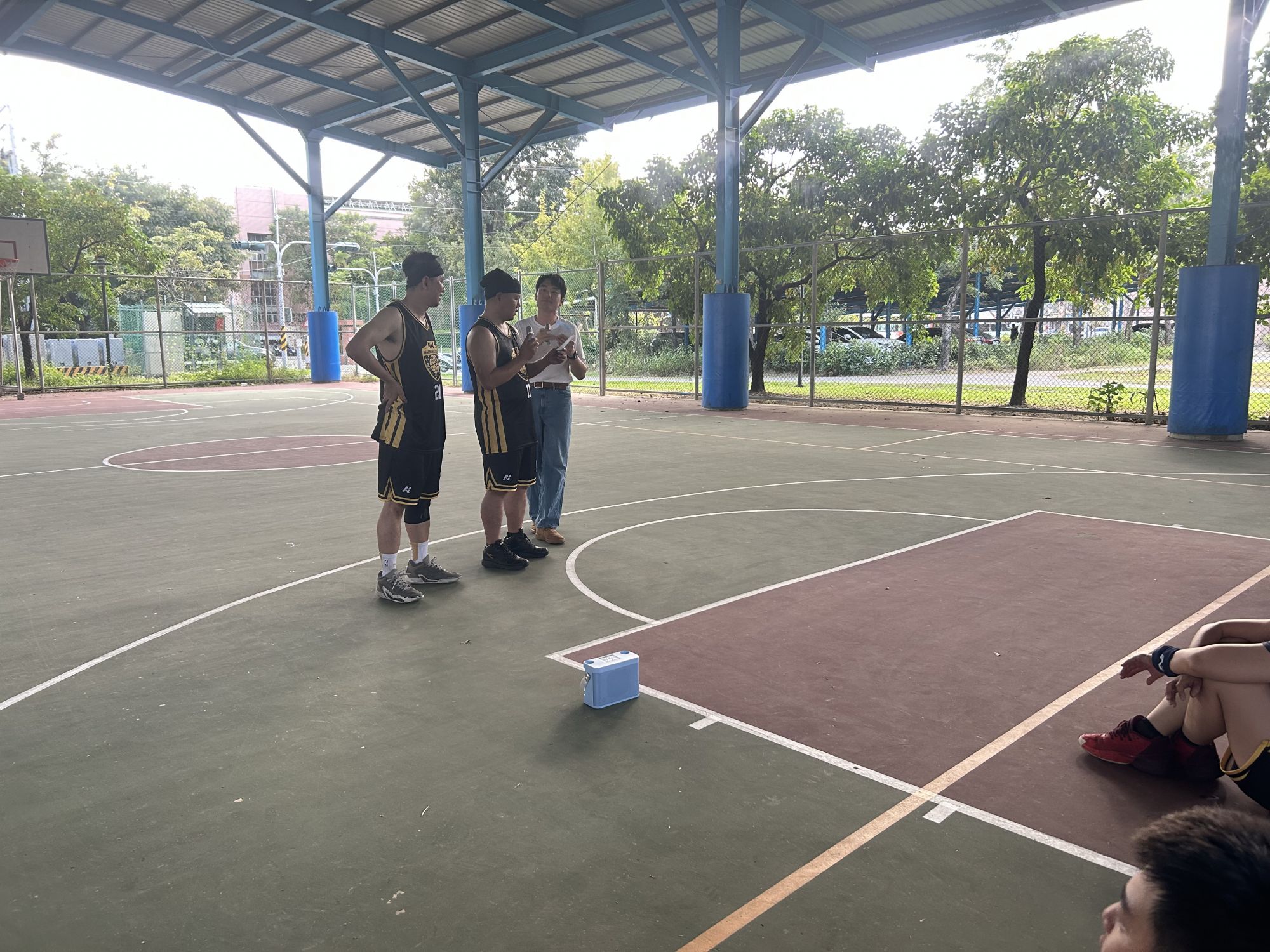 透過提問，由南光籃球大叔們進行心靈的引導與成長，啟發孩子反思與築夢。